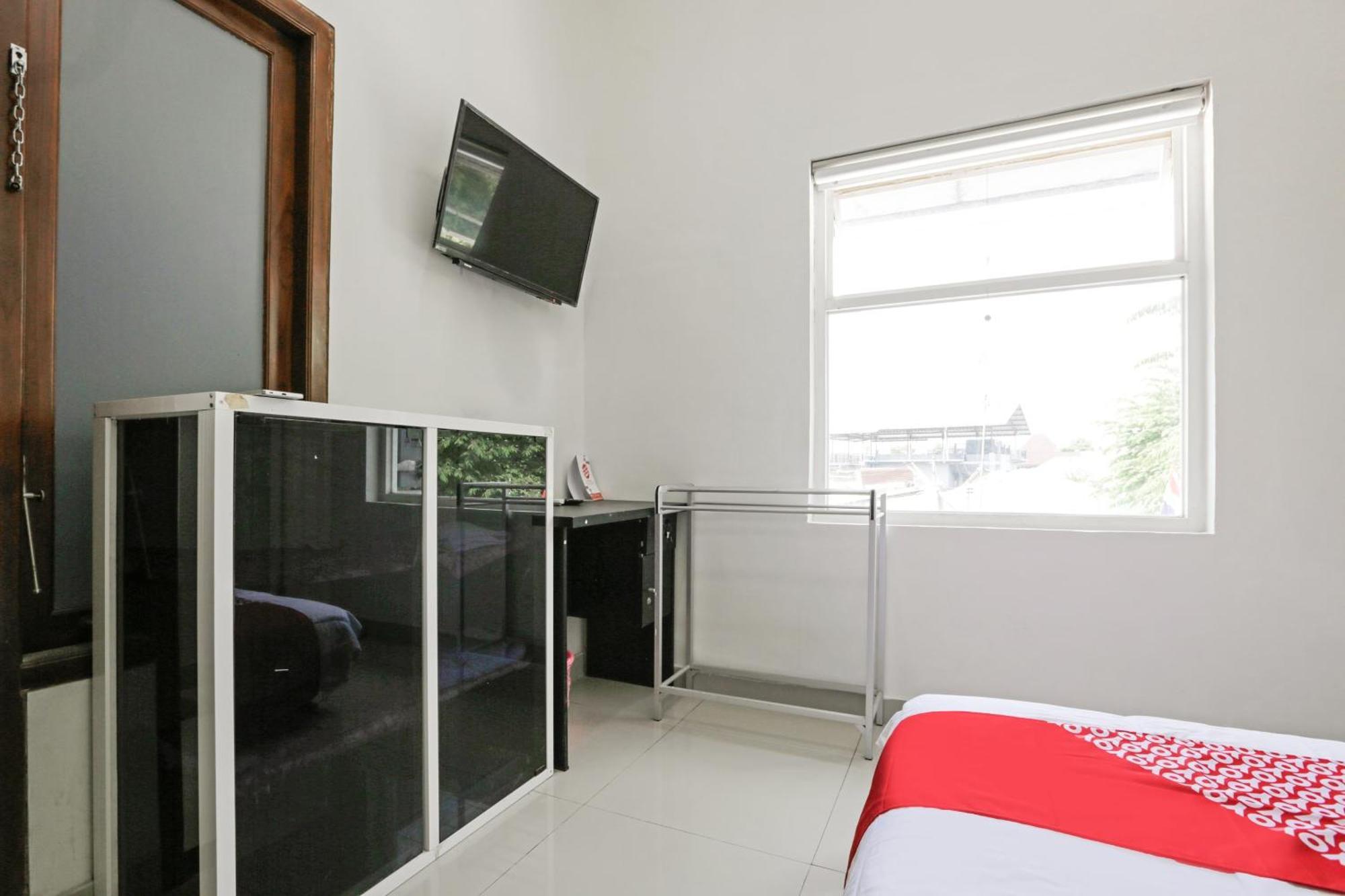 Super Oyo 3838 Tamansari Guest House Solo Exterior foto